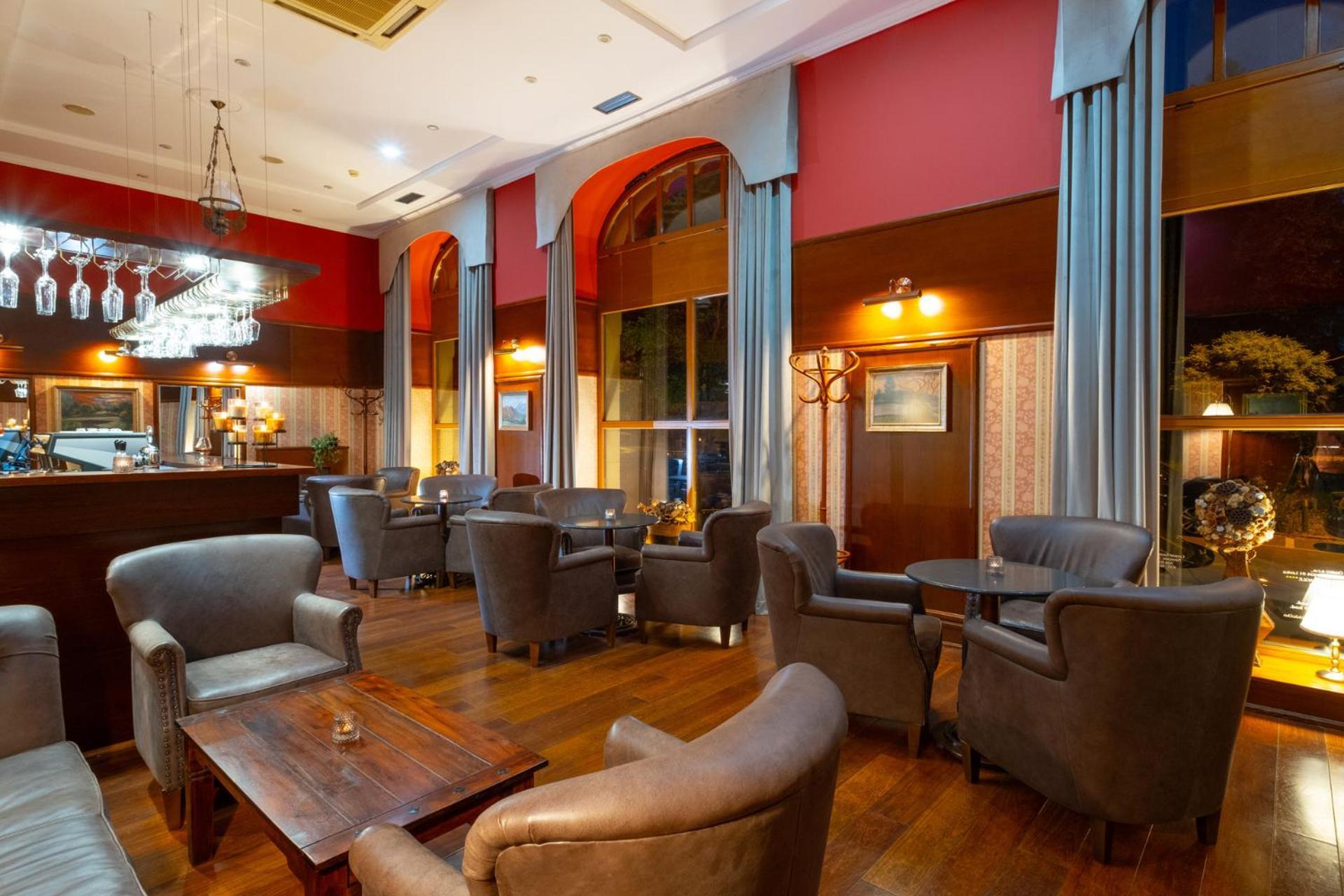 Hotel Golden Eagle Levice Exterior photo