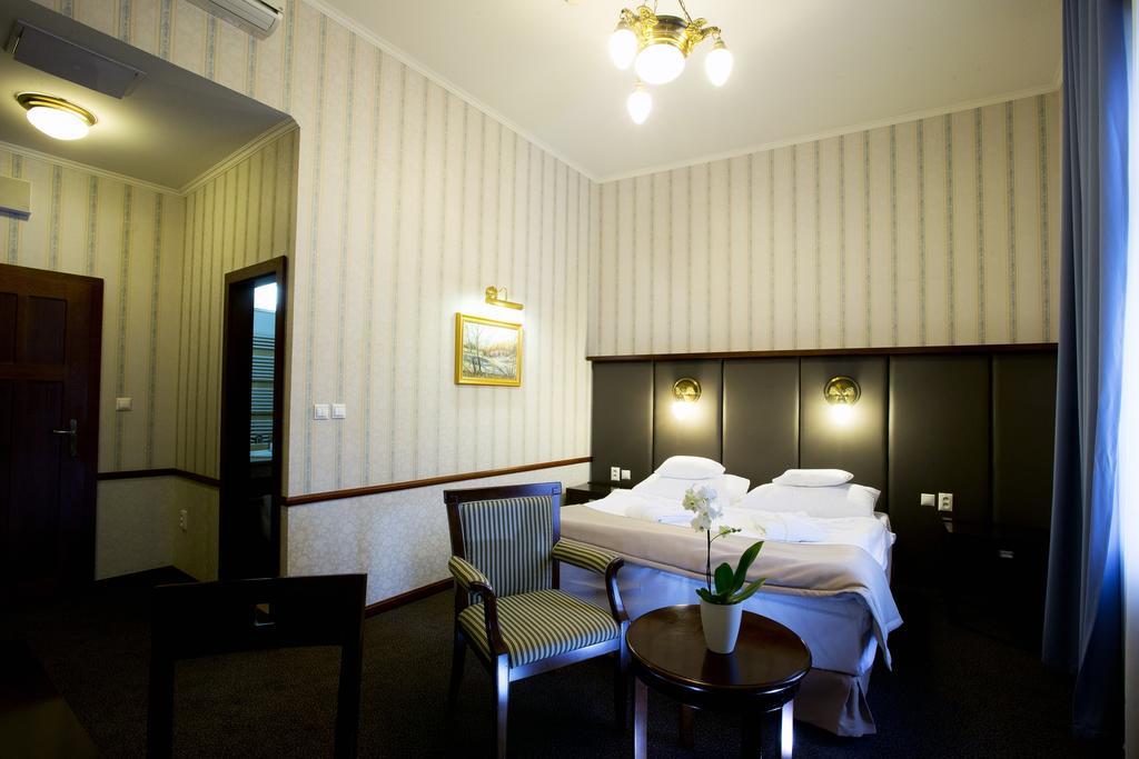 Hotel Golden Eagle Levice Room photo